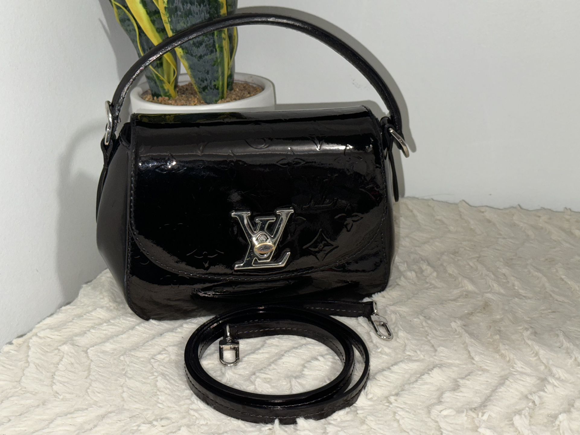 Authentic Louis Vuitton Vernis Pasadena Crossbody Bag