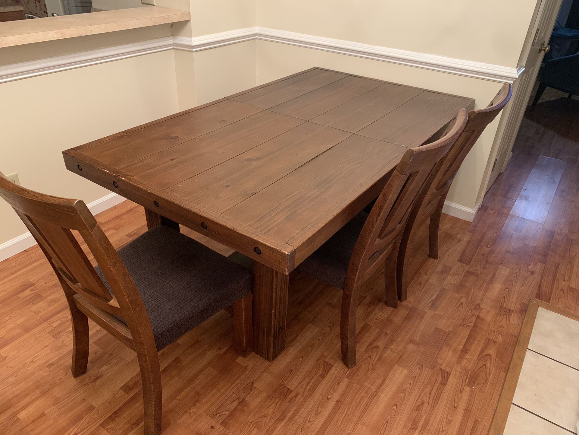 Kitchen Table With 4 Chairs And The Bench To Match