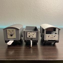 Thomas & Friends TrackMaster -  TOMY 2002 Troublesome Truck Cargo Car Lot of 3