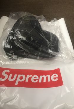 Supreme Lacoste hat Retail