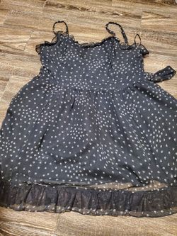 Beautiful Dress  from Hottopic  in excellent condition  used once  size 18-22  it confirms to your body  pin up dress gothic  can be used for Hallowee