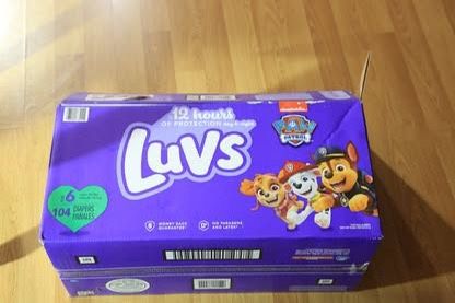 LUVS diapers half box 52 pieces. (The baby just stopped using them, so I left some extra)