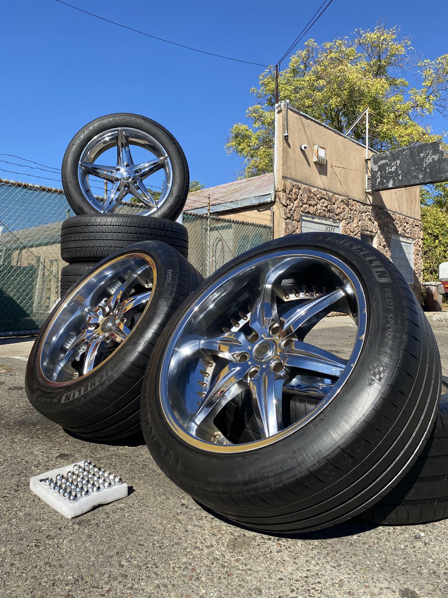 Chevy And Gmc Wheels 285/40/22” Michelin