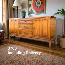 Mid-Century Modern White Fine Furniture Credenza – Free Delivery