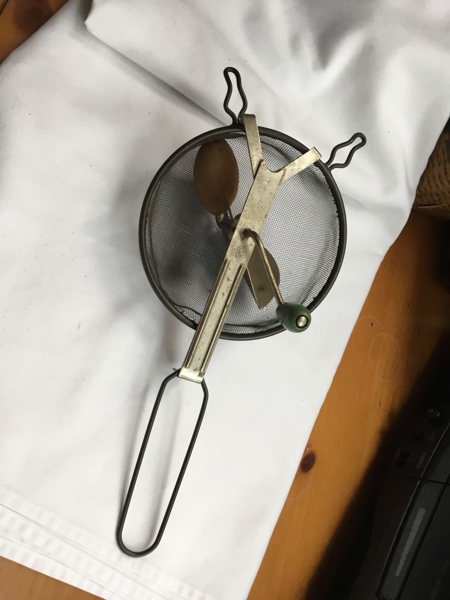 VINTAGE, PRIMITIVE, FLOUR SIFTER with GREEN HANDLE