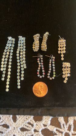 4 Rhinestone pierced earrings