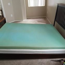 Wood Queen Bed, With Dresser And Nightstand 