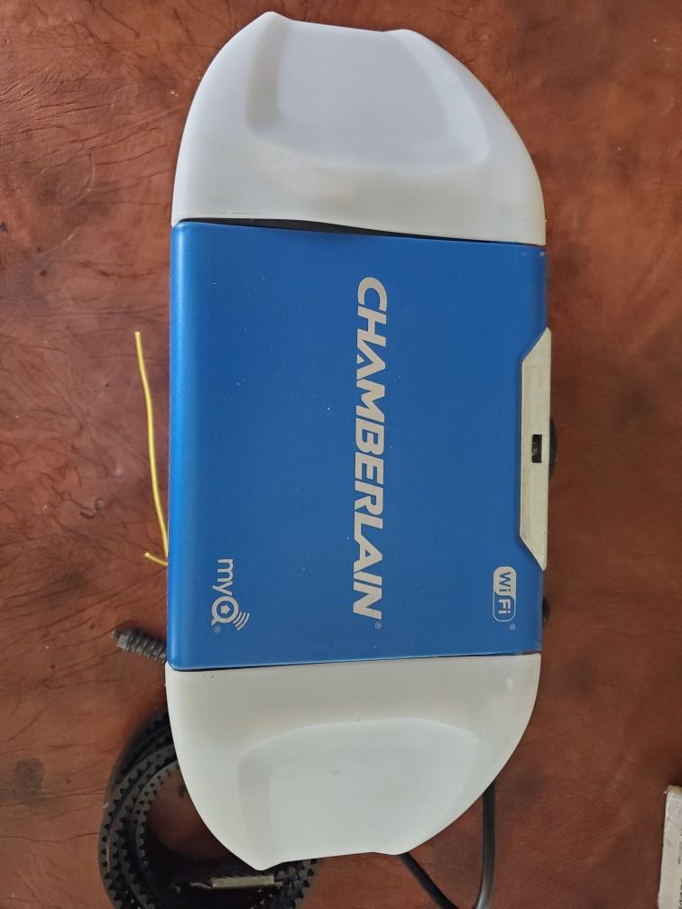 Chamberlain myQ 3/4 belt drive Garage door opener