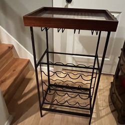 Wine rack with removable tray