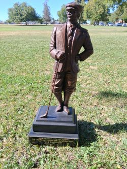 VTG AUSTIN SCULPTURE Golfer Figure 1989 Resin Covered Bronze 16.5” EC...GREAT CONDITION AND DETAIL!....asking $60.00