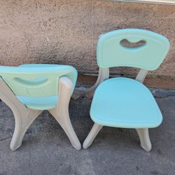 2 Kids Chairs 