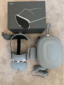 Samsung Galaxy XR with Globular Cluster Comfort Kit and Bag