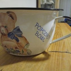 $5 Large Size Metal Teddy Bear Popcorn Bowl w/ Handle Holds Lots Of popcorn! Super Cute For Movie Night!