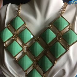 Vintage beautiful green bib choker necklace