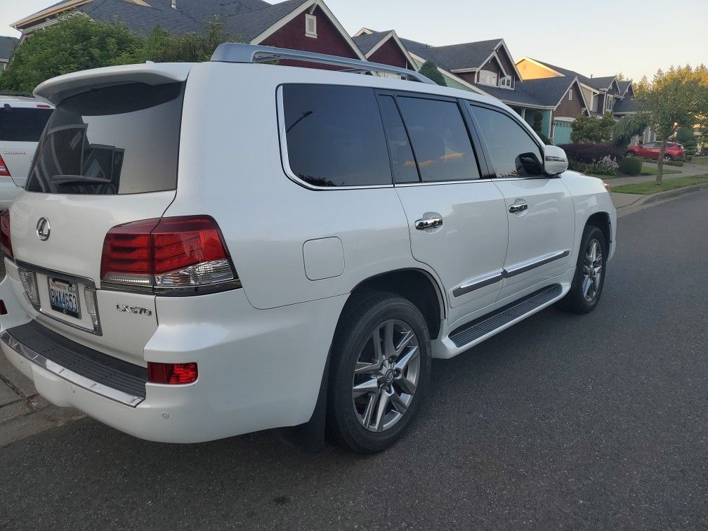 2013 Lexus LX 570