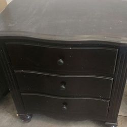 1 Night Stand 3 Drawers In Good Shape Used For A Short Time