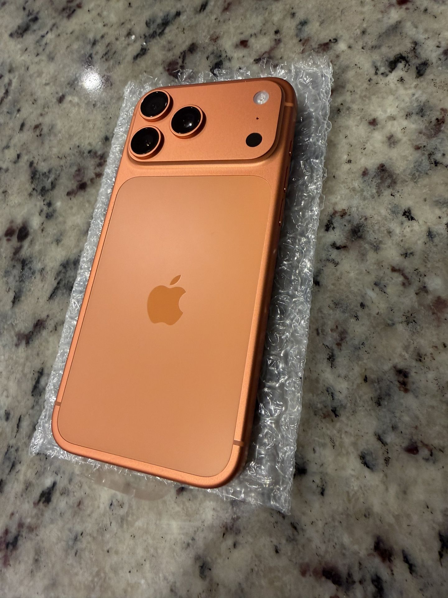 iPhone 17 Pro Max 256gig (FACTORY UNLOCKED)