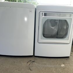 Set Used  Lg Washer And Dryer Electric, White 