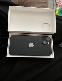 2 iphones iphone 15 and iphone 14
