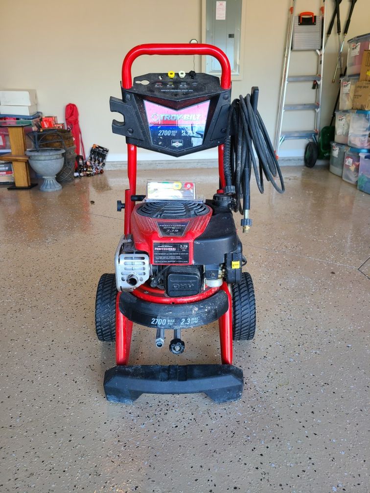 Troy Bilt 2700 psi w 2 hoses n gun for Sale in Jacksonville, FL - OfferUp