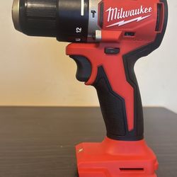 NEW MILWAUKEE M18 HAMMER DRILL 