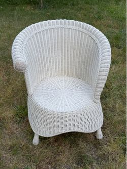 Pier 1 Wicker Asymmetrical Chair Bucket Basket Peacock Rattan Regency Imports