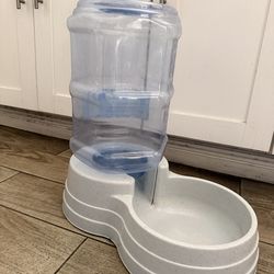 Automatic Pet Water Dispenser – 2.9 Gallon – Like New