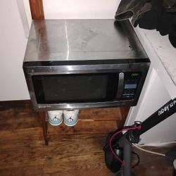Industrial Microwave (MagicChef)
