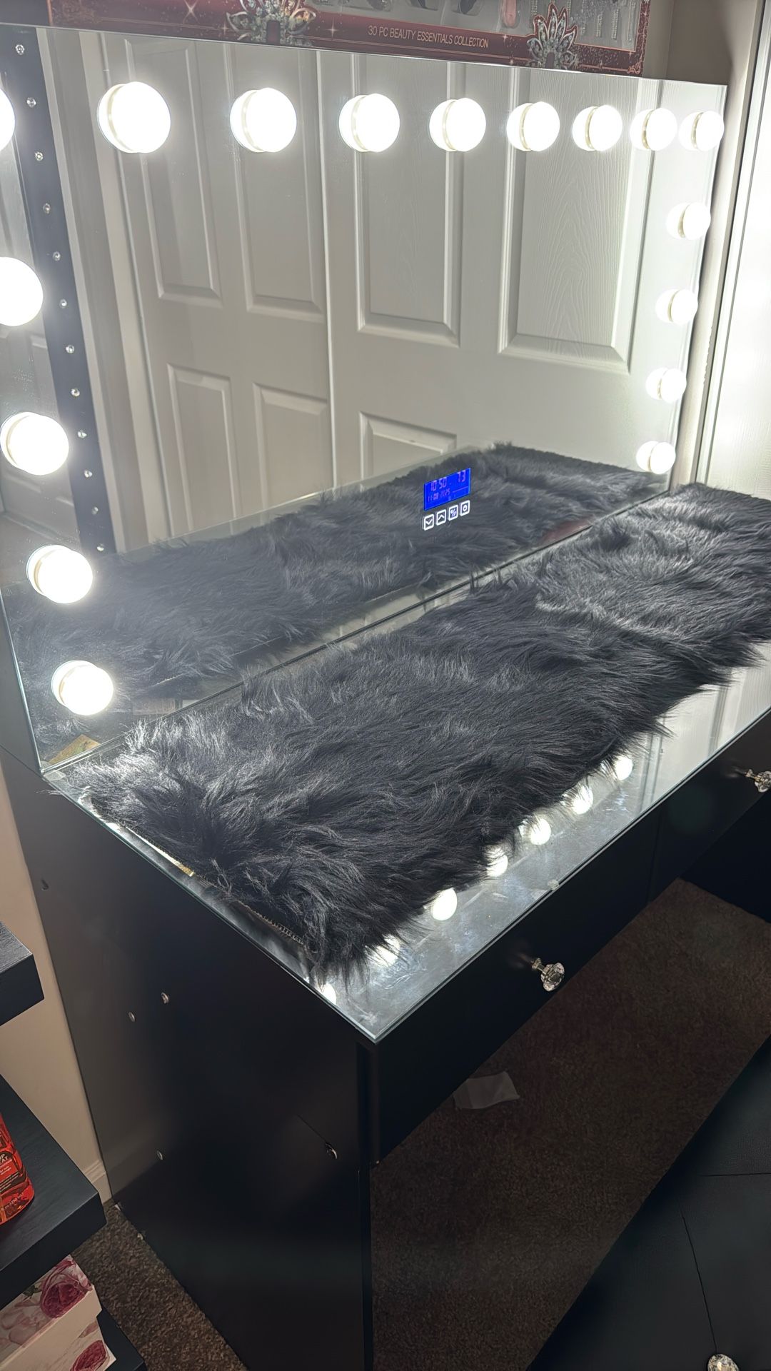 Vanity Black With Bluethooth Speaker