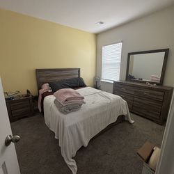Queen Bedroom Furniture 