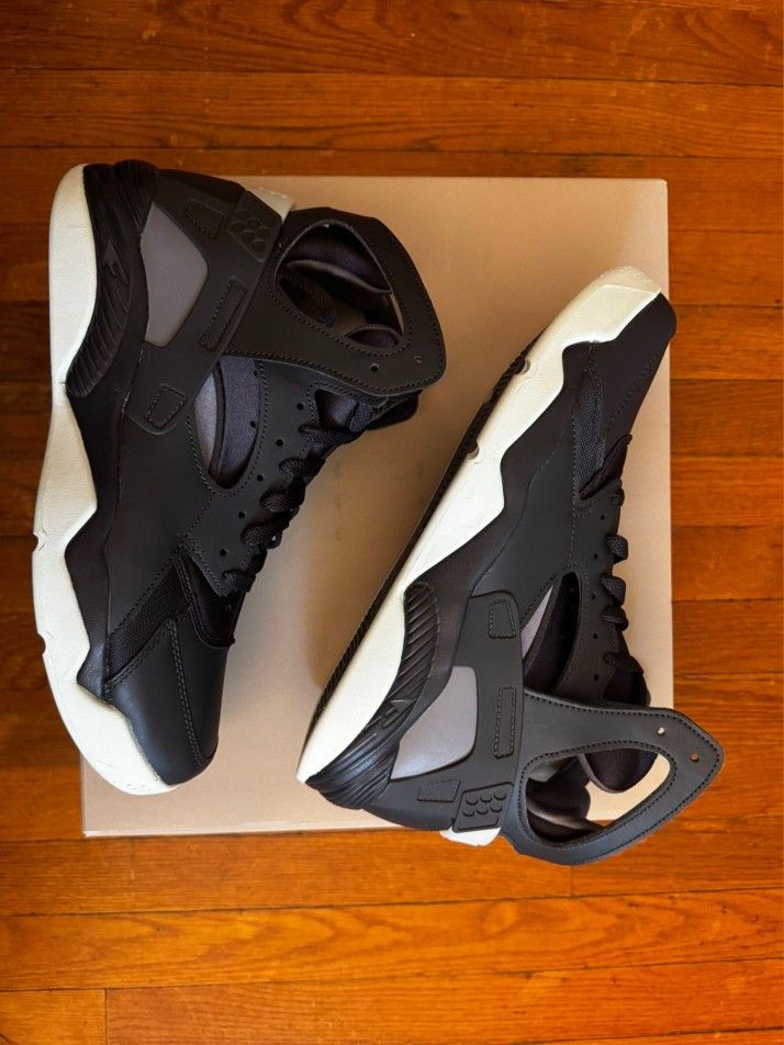 DS NIKE AIR FLIGHT HUARACHE “DARK SMOKE GREY” SZ 11