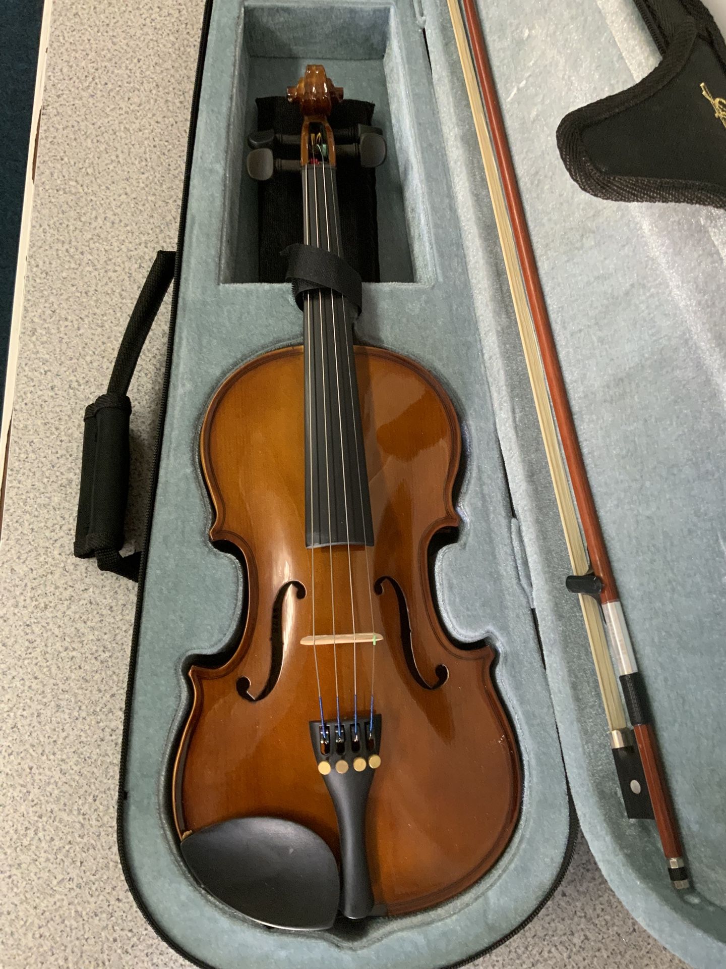 Cremona sv-75 Violin with Bow and Case