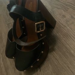 Black high heels 6 1/2