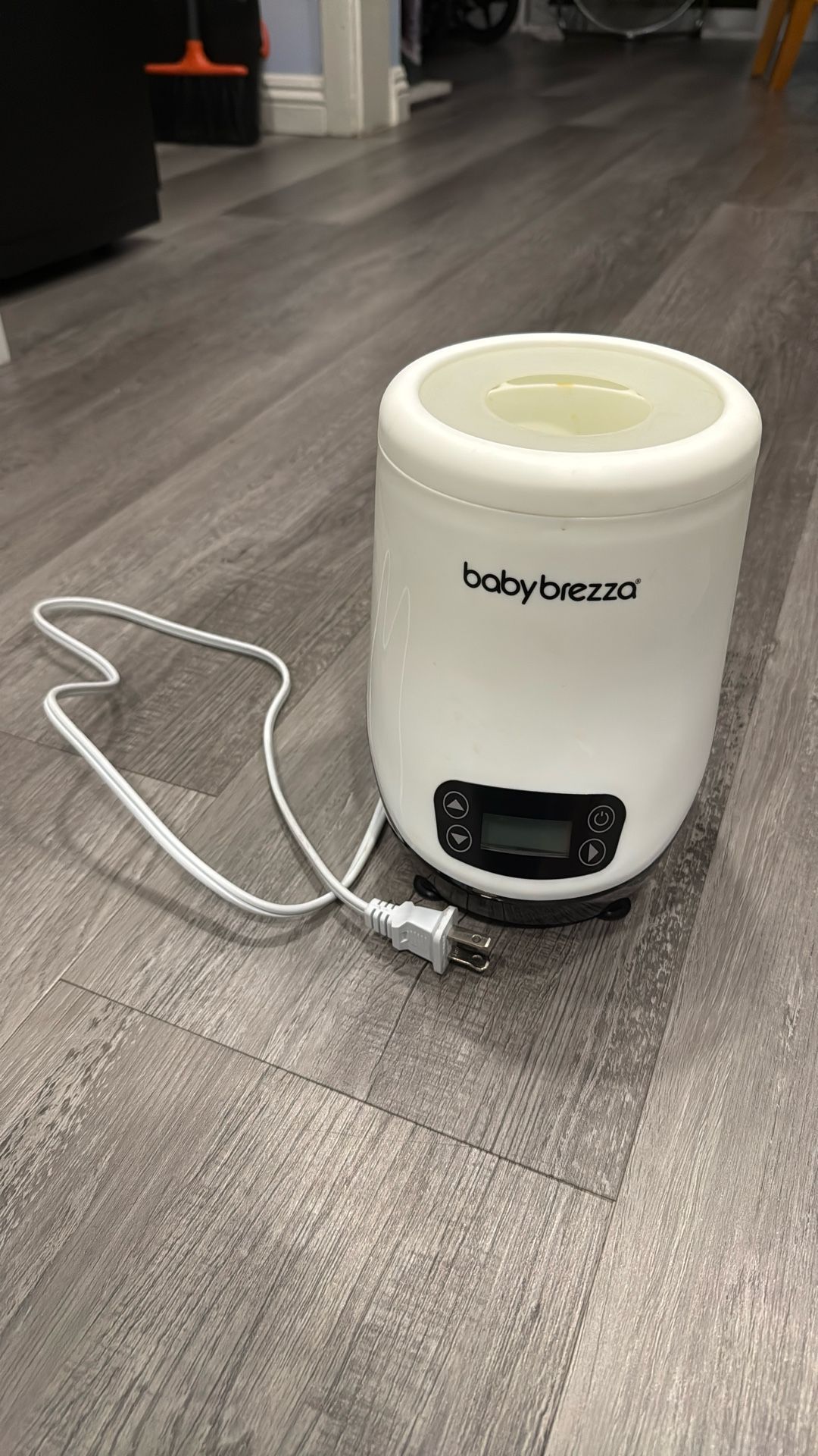 Baby Brezza Waterless Bottle Warmer – Gently Used