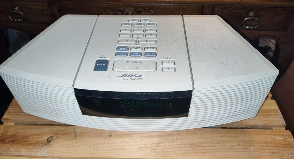 BOSE WAVE RADIO/CD MODEL AWRC1P No remote. for Sale in Glendale, AZ