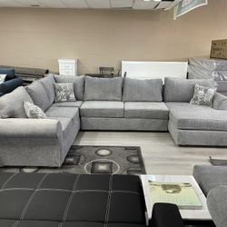 GRAY SECTIONAL WITH CHASE