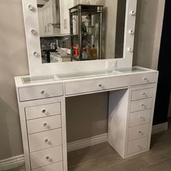 Vanity Desk With Mirror