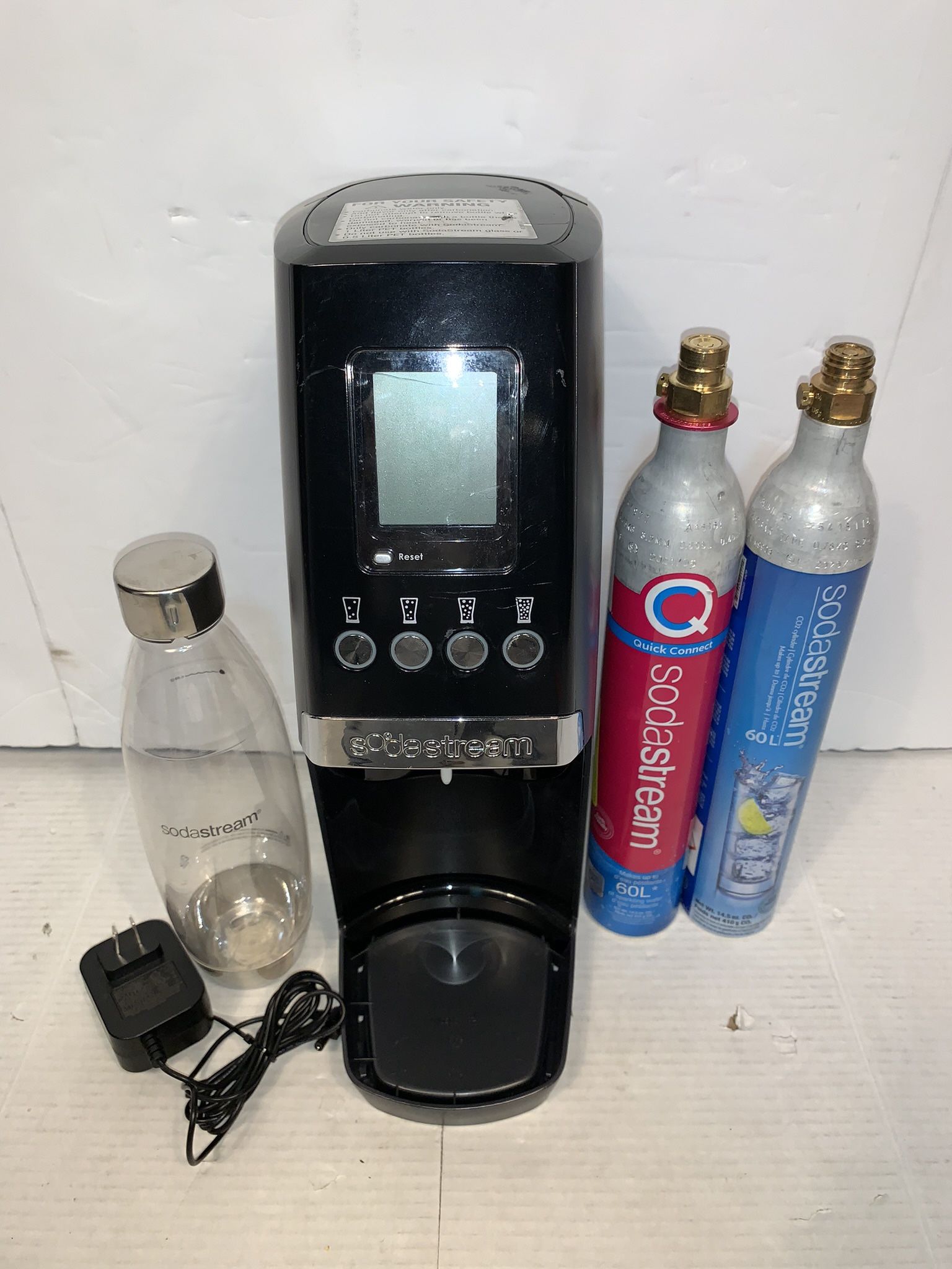 Soda Stream Revolution Electric Soda Maker Model RVLTN001
