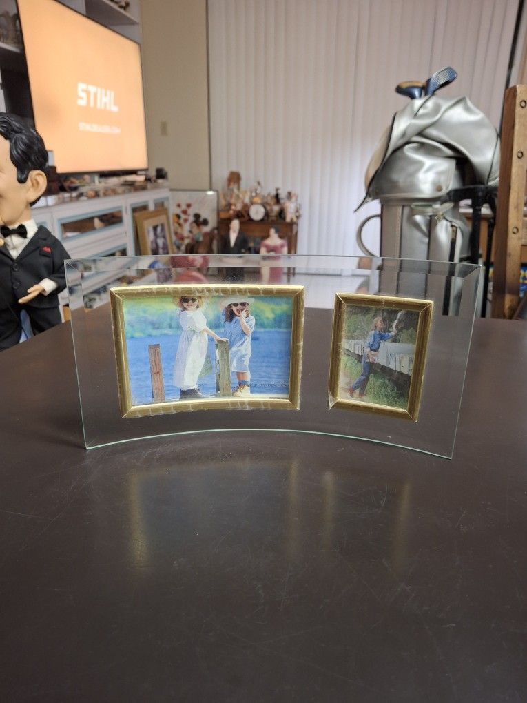 "NEW " Curved Beveled Glass Photo Display Holds 5" X 3.5" & 2.5" X 3.5"
