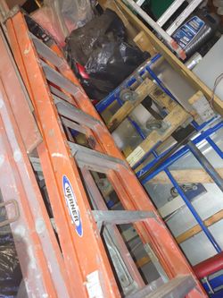 32' Fiberglass Ladder
