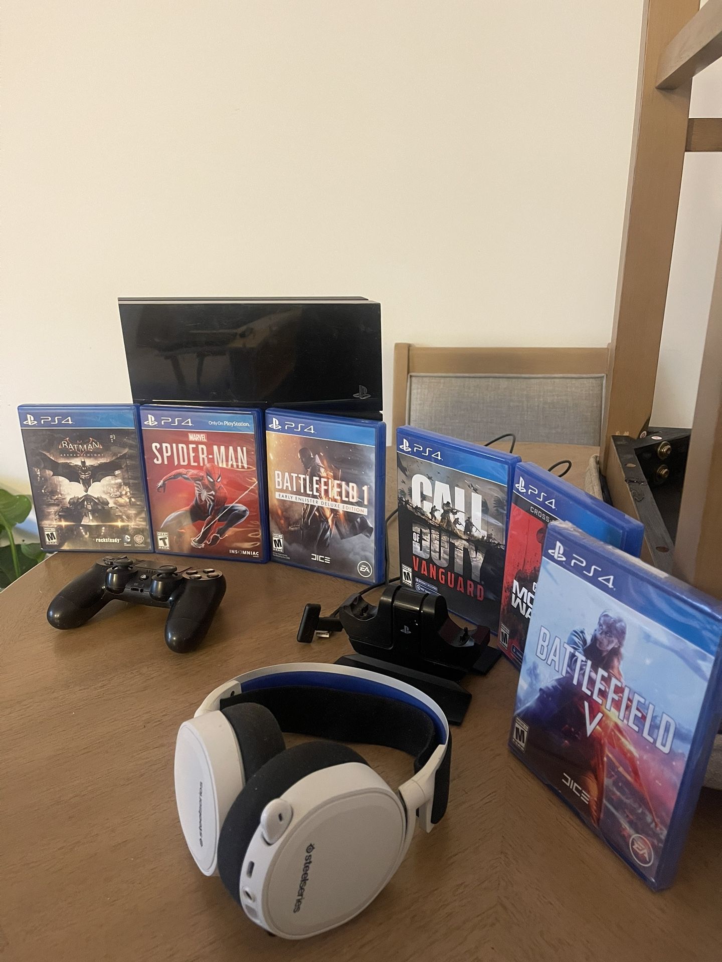 🎮 FOR SALE: PlayStation 4 (500GB) Ultimate Gaming Bundle – Excellent Condition! 🕹️🔥