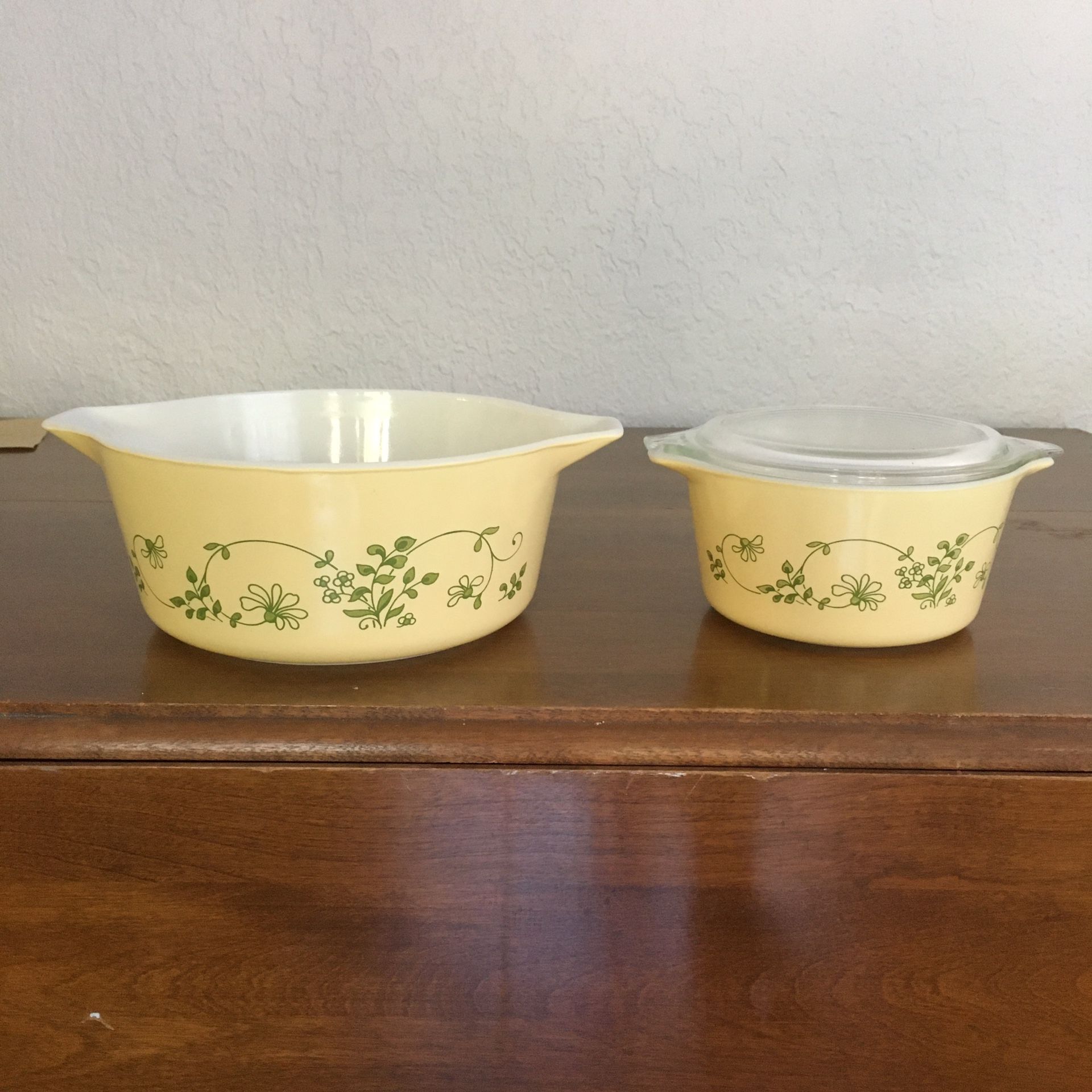 Pyrex bowls, Shenandoah design, 2 1/2 quart and 1 quart size with lid