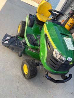 John Deere S140 Lawn Tractor with 48-In. Deck