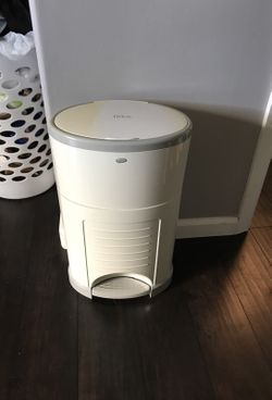 Dekor diaper trash can with bags