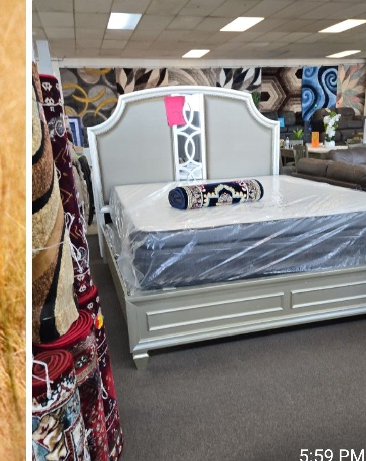 Queen Bed 🛏️ Only