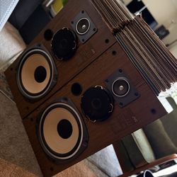 Vinyls & Speakers