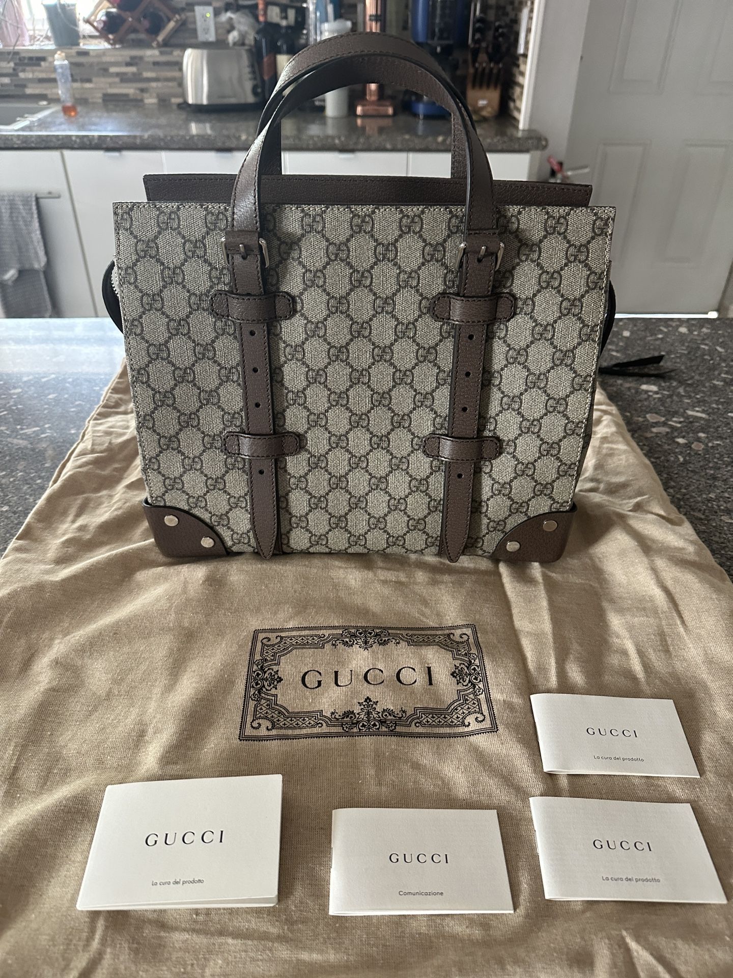 GUCCI 2021 GG SUPREME TOTE BRAND NEW! Absolutely Stunning