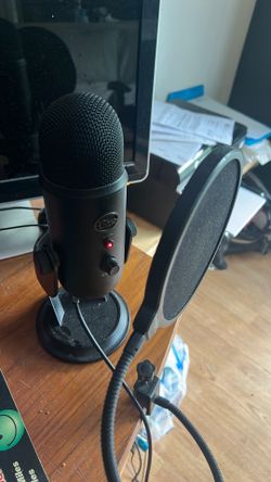Blue Yeti USB Microphone w/ pop filter