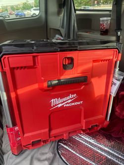 Packout box with wheels