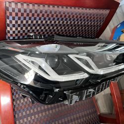 2023 BMW 530i Passenger Side Headlamp